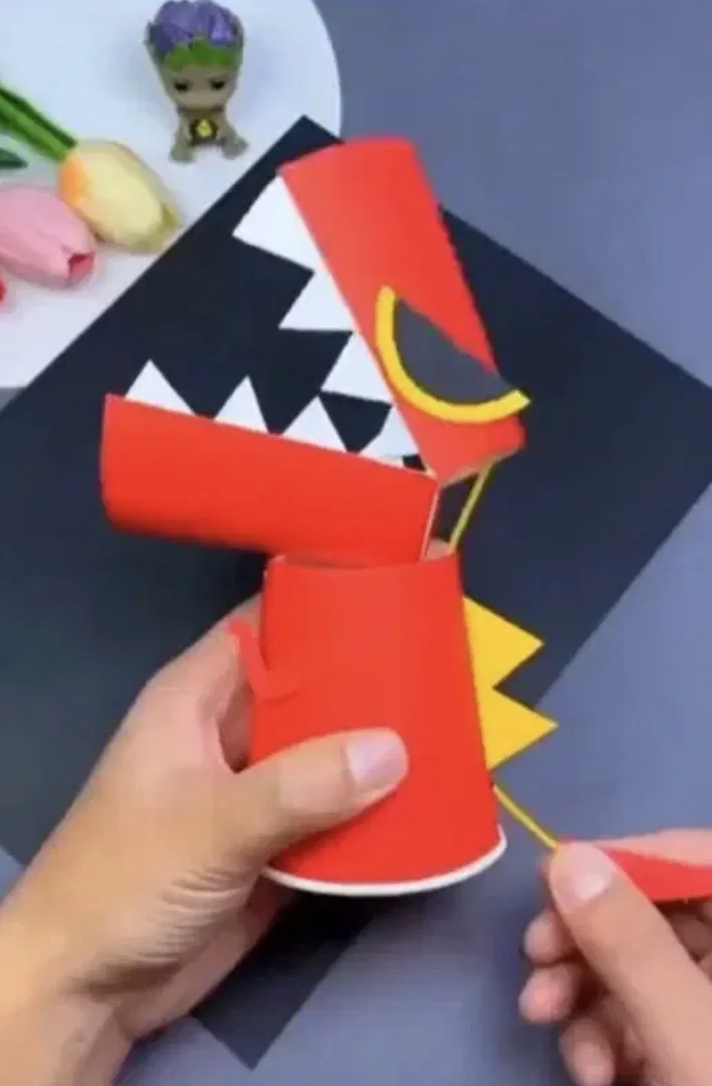 Dinossauro de papel